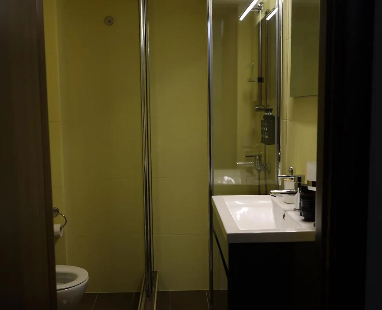 Modern Apt 2 With Parking Paid, 100M From Metro Thessaloniki Apartment